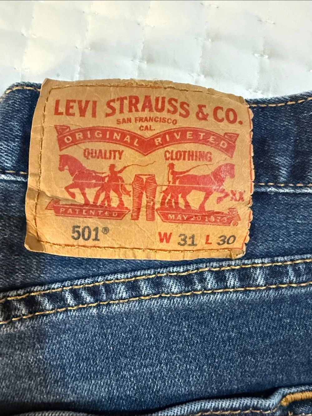 Levi's Men's Straight Jeans in Medium Blue Wash